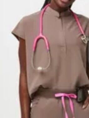 NWT-FIGS Rafaela smokey taupe scrubs top sz 3X